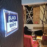 アパート Black & White Centar Free Parking サラエヴォ