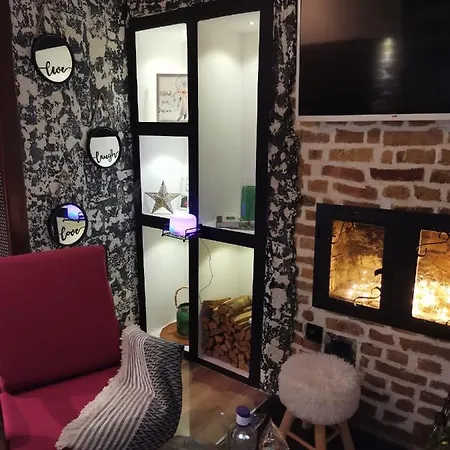 Black & White Centar Free Parking Apartment