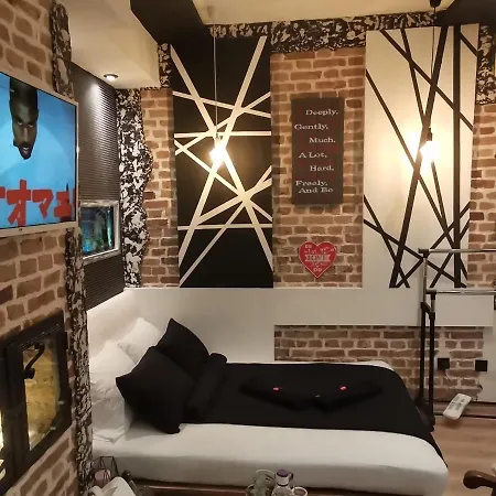 Black & White Centar Free Parking *