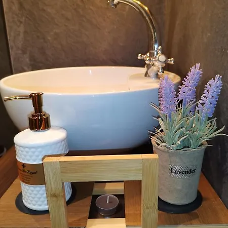 Black & White Centar Free Parking Apartment