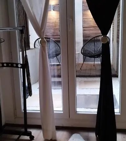 Black & White Centar Free Parking Apartment